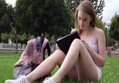 Anh thợ điện may mắn được húp em teen sinh viên ngon