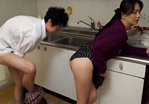 Gia đình cuồng dâm thay phiên nhau chịch bạo loạn luân
