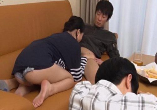 Sang bạn nhậu, cô vợ lẳng lơ phê pha cho địt lúc say