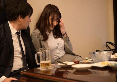 Sếp rủ em nhân viên xinh cùng nhậu say cho dễ địt