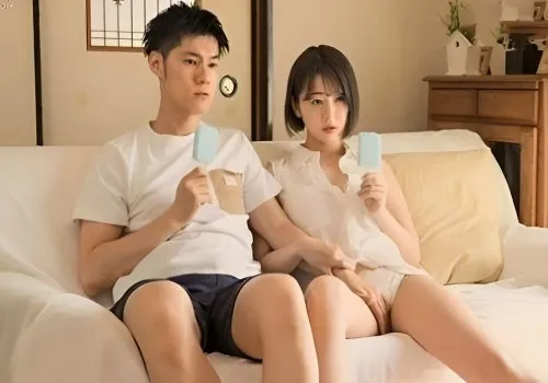 Cậu em lén nhìn anh trai cùng chị dâu mây mưa để học hỏi