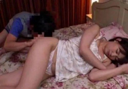 Con trai tuổi lớn nứng chim đêm khuya